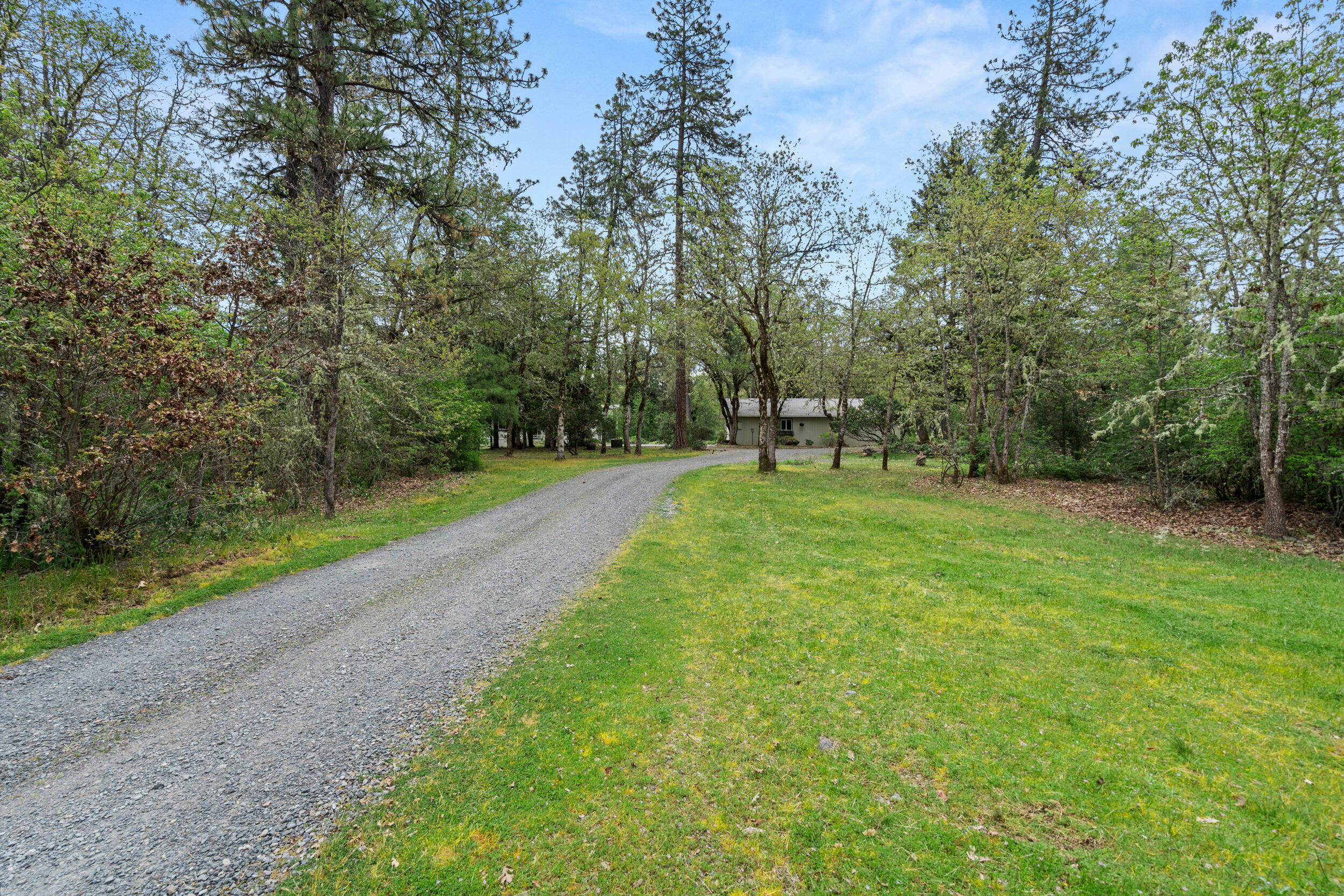 6301 Rockydale Road Cave Junction, OR 97523 - Photo 3 of 56 Gallery Image 3