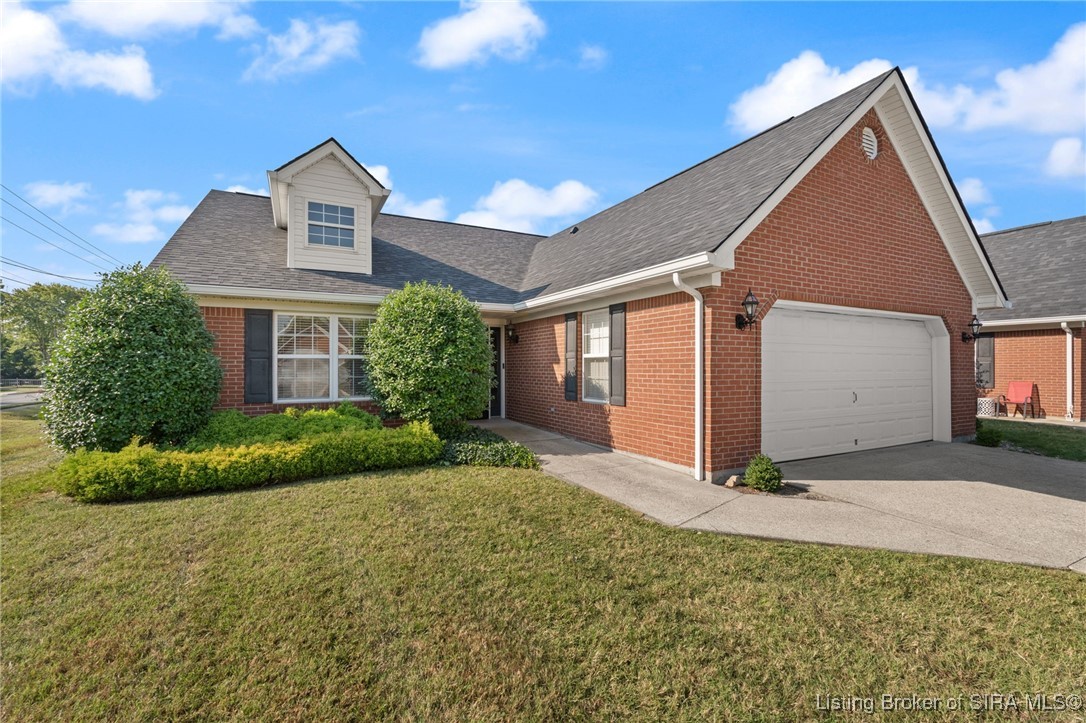 102 Crown Court New Albany, IN 47150 - Photo 2 of 38