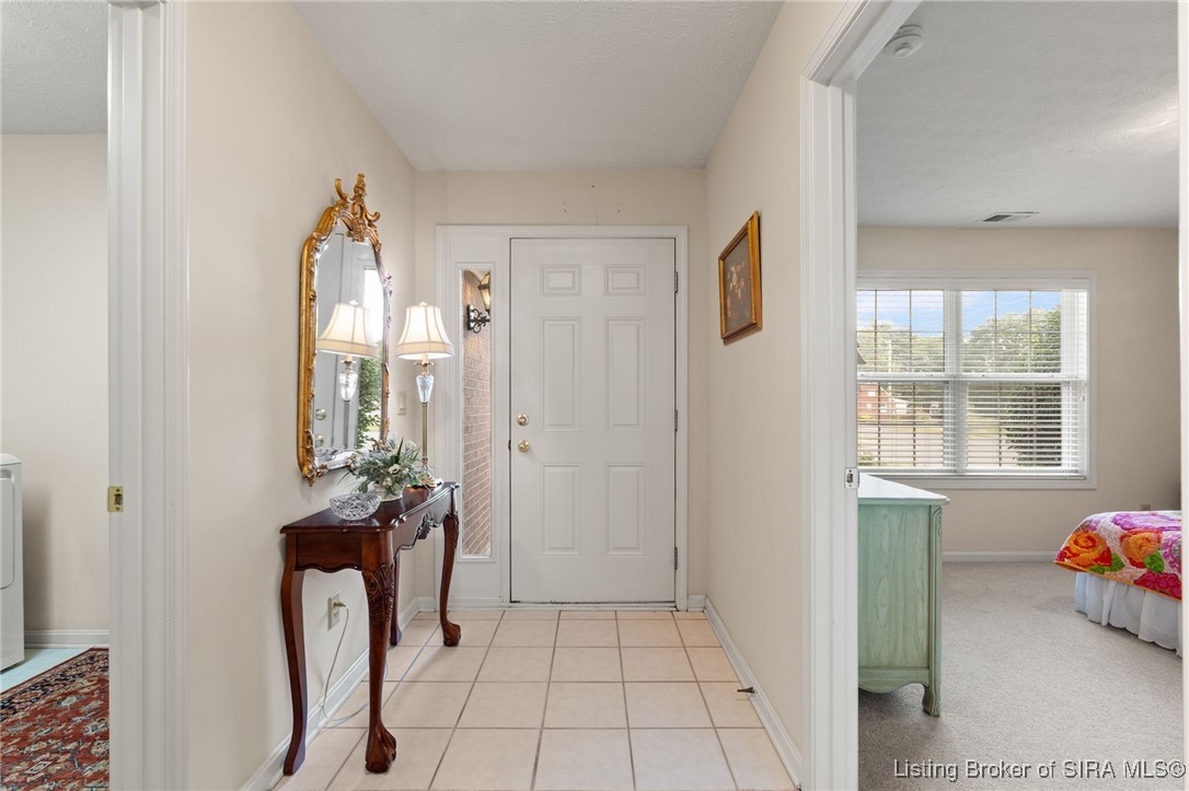 102 Crown Court New Albany, IN 47150 - Photo 4 of 38