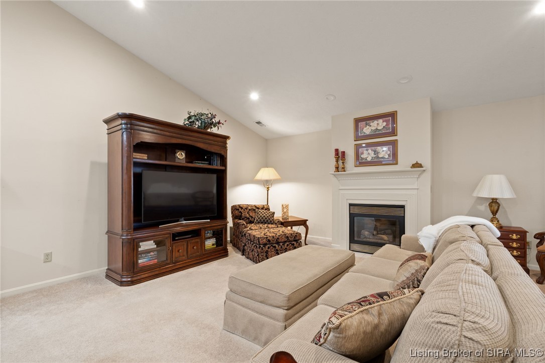 102 Crown Court New Albany, IN 47150 - Photo 8 of 38