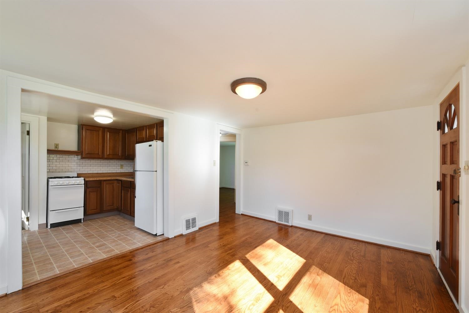 1109 McCord Road Valparaiso, IN 46383 - Photo 3 of 10 1500x1000