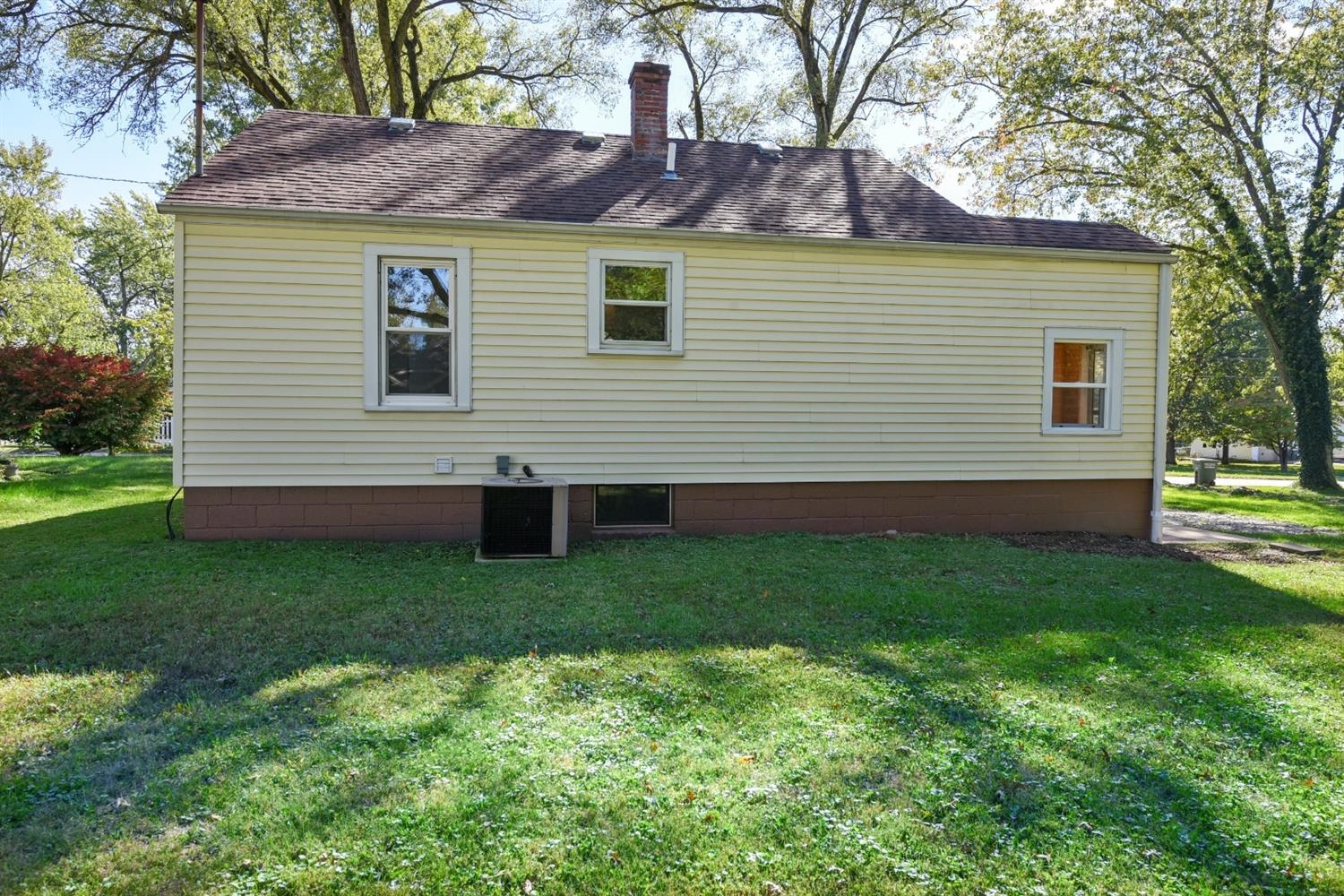 1109 McCord Road Valparaiso, IN 46383 - Photo 9 of 10 1500x1000