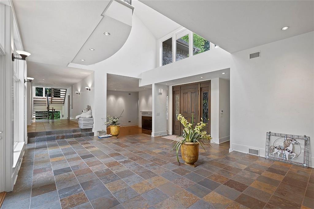 918 Settlers Ridge Road Pittsburgh, PA 15238 - Photo 3 of 25 Gallery Image 3