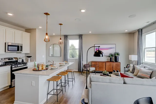 $444,010 | 401 Comstock Road, South Elgin, IL 60177