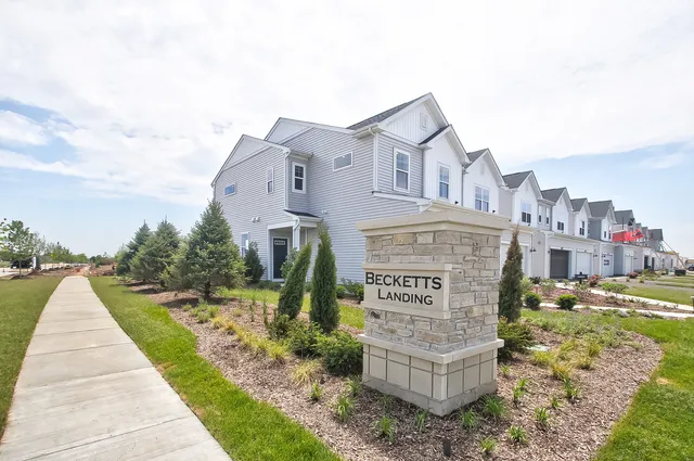 $444,010 | 401 Comstock Road, South Elgin, IL 60177