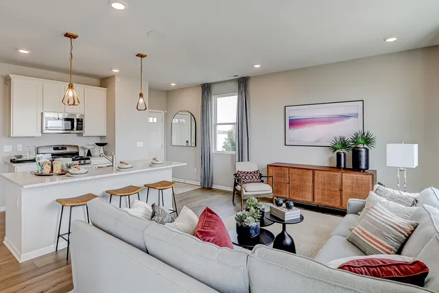 $444,010 | 401 Comstock Road, South Elgin, IL 60177