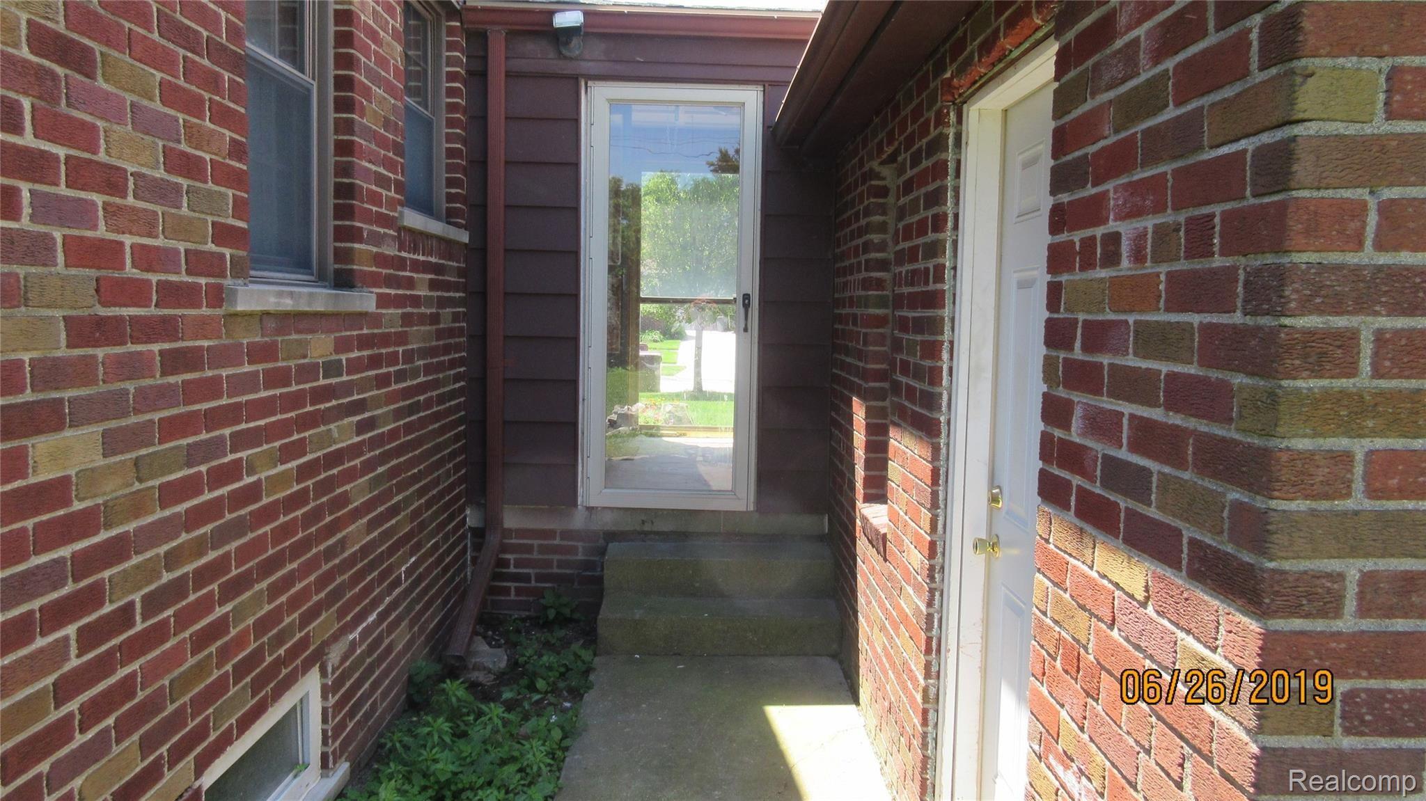 8081 Menge Street Center Line, MI 48015 - Photo 3 of 30 IMG_2740.JPG