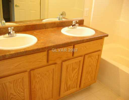 2294 Chestnut Ranch Avenue Henderson, NV 89052 - Photo 5 of 7 Master Bath/Spa.
