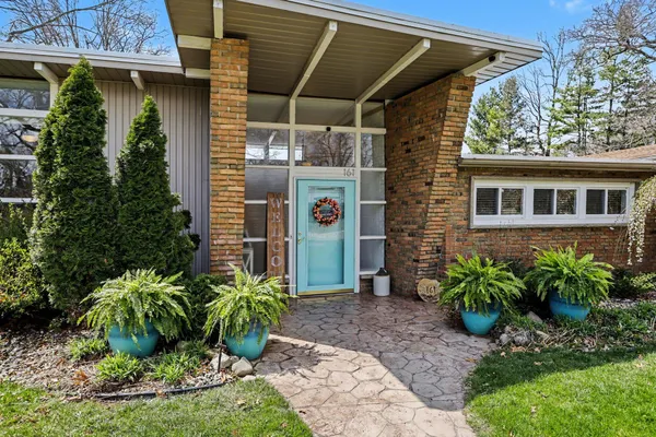 $500,000 | 161 Lynwood Lane, Battle Creek, MI 49015