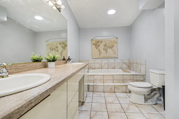 $500,000 | 161 Lynwood Lane, Battle Creek, MI 49015