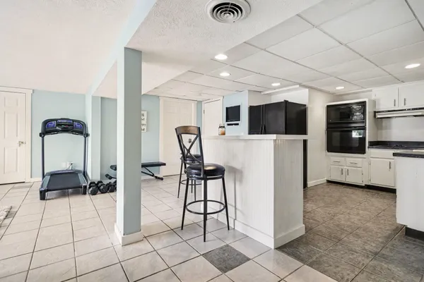 $500,000 | 161 Lynwood Lane, Battle Creek, MI 49015