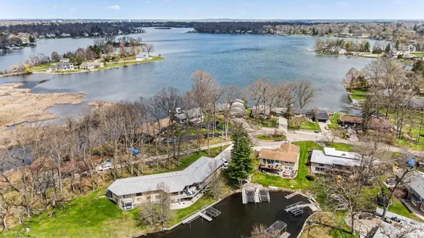 $500,000 | 161 Lynwood Lane, Battle Creek, MI 49015