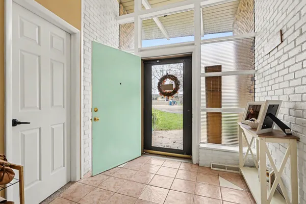 $500,000 | 161 Lynwood Lane, Battle Creek, MI 49015