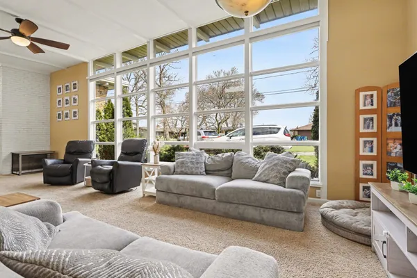 $500,000 | 161 Lynwood Lane, Battle Creek, MI 49015
