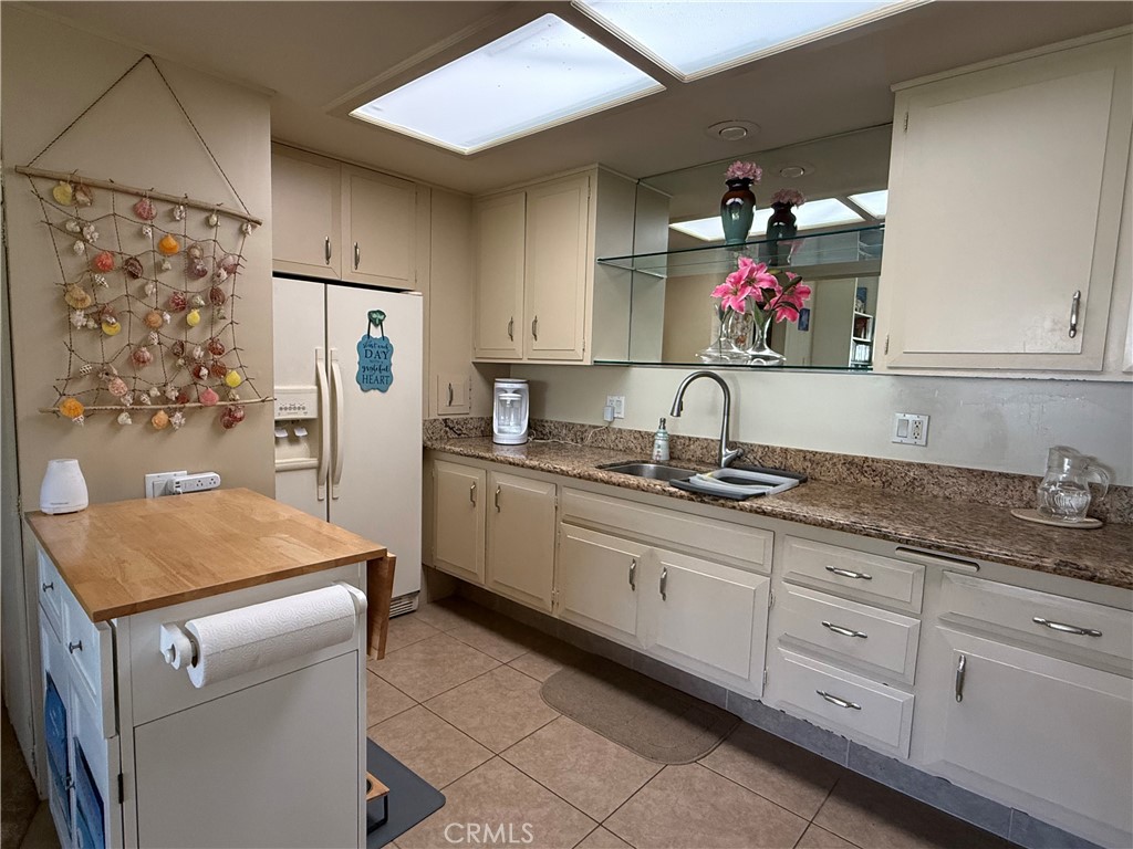 1641 Monterey Road Seal Beach, CA 90740 - Photo 11 of 36 Gallery Image 11