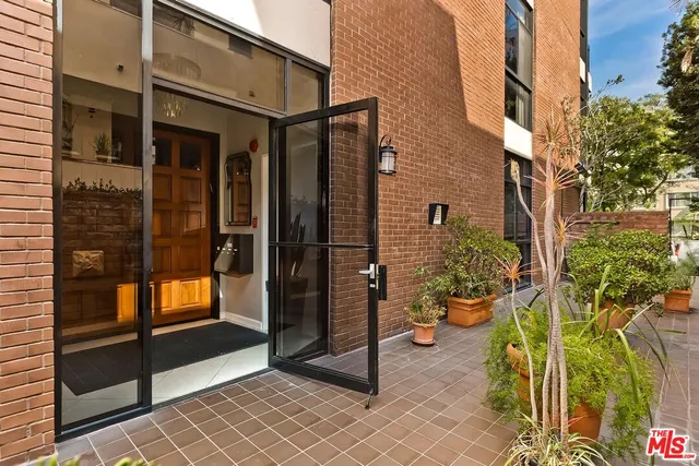 $12,450 | 323 North Palm Drive, Unit 3, Beverly Hills, CA 90210