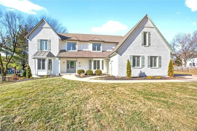 $1,265,950 | 4912 West 114th Street, Leawood, KS 66211