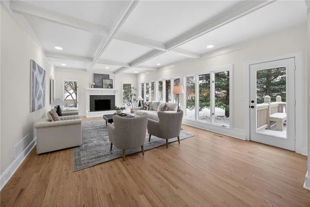 $1,265,950 | 4912 West 114th Street, Leawood, KS 66211