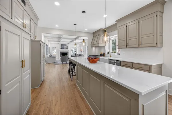 $1,199,900 | 4912 West 114th Street, Leawood, KS 66211