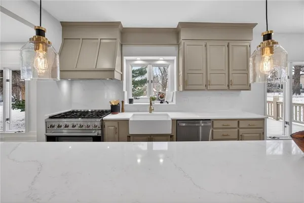 $1,199,900 | 4912 West 114th Street, Leawood, KS 66211