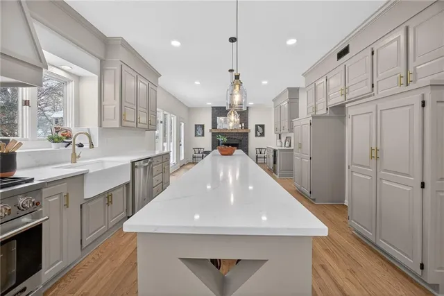 $1,265,950 | 4912 West 114th Street, Leawood, KS 66211