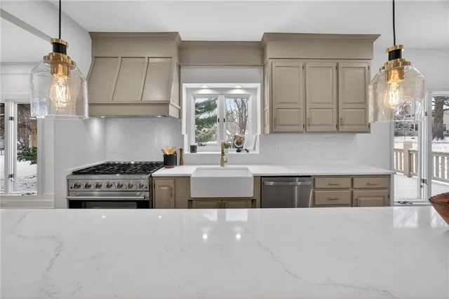 $1,265,950 | 4912 West 114th Street, Leawood, KS 66211