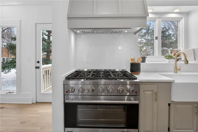 $1,265,950 | 4912 West 114th Street, Leawood, KS 66211