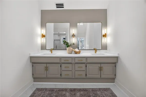 $1,199,900 | 4912 West 114th Street, Leawood, KS 66211