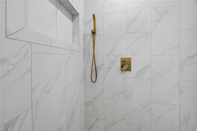 $1,265,950 | 4912 West 114th Street, Leawood, KS 66211