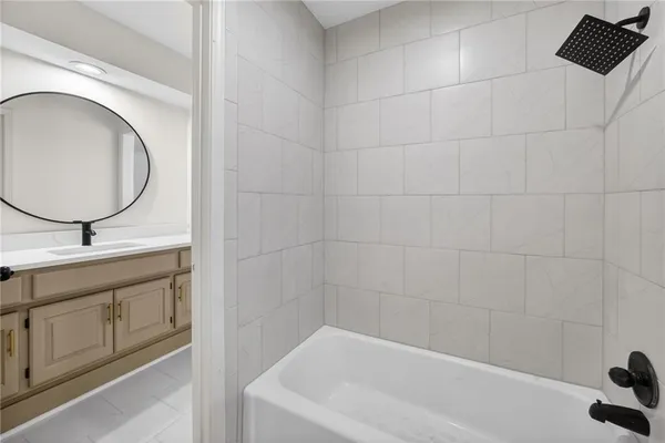 $1,199,900 | 4912 West 114th Street, Leawood, KS 66211