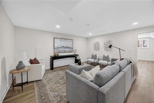 $1,265,950 | 4912 West 114th Street, Leawood, KS 66211