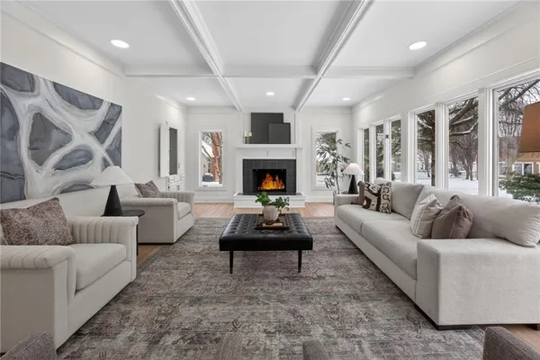 $1,199,900 | 4912 West 114th Street, Leawood, KS 66211