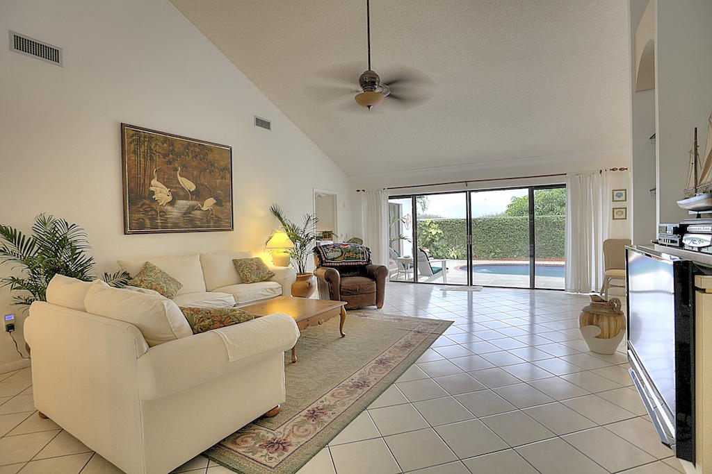 194 Ridge Road Jupiter, FL 33477 - Photo 4 of 13 IMG_0012