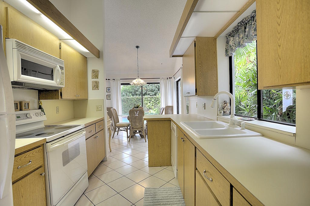 194 Ridge Road Jupiter, FL 33477 - Photo 6 of 13 IMG_0018