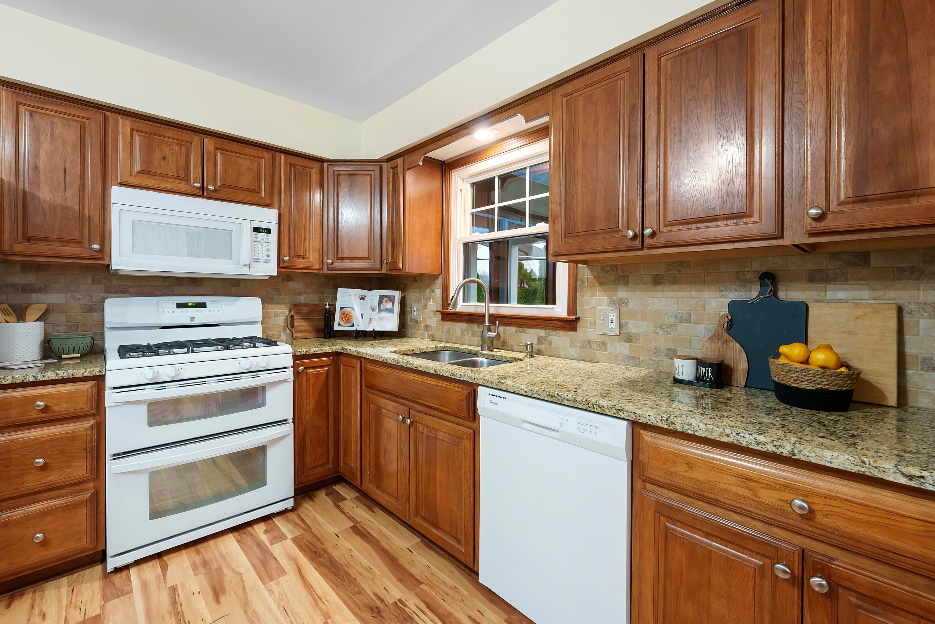 3174 Rome Corners Road Galena, OH 43021 - Photo 6 of 33 Hickory Cabinets & Granite Counters