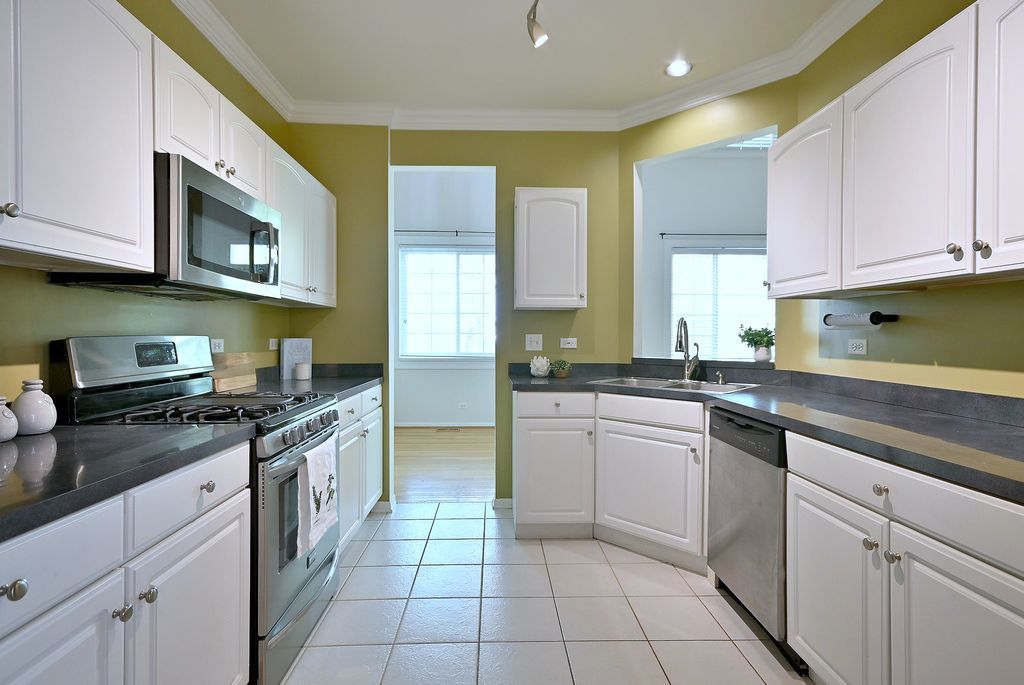 920 Highgate Lane Grayslake, IL 60030 - Photo 11 of 33