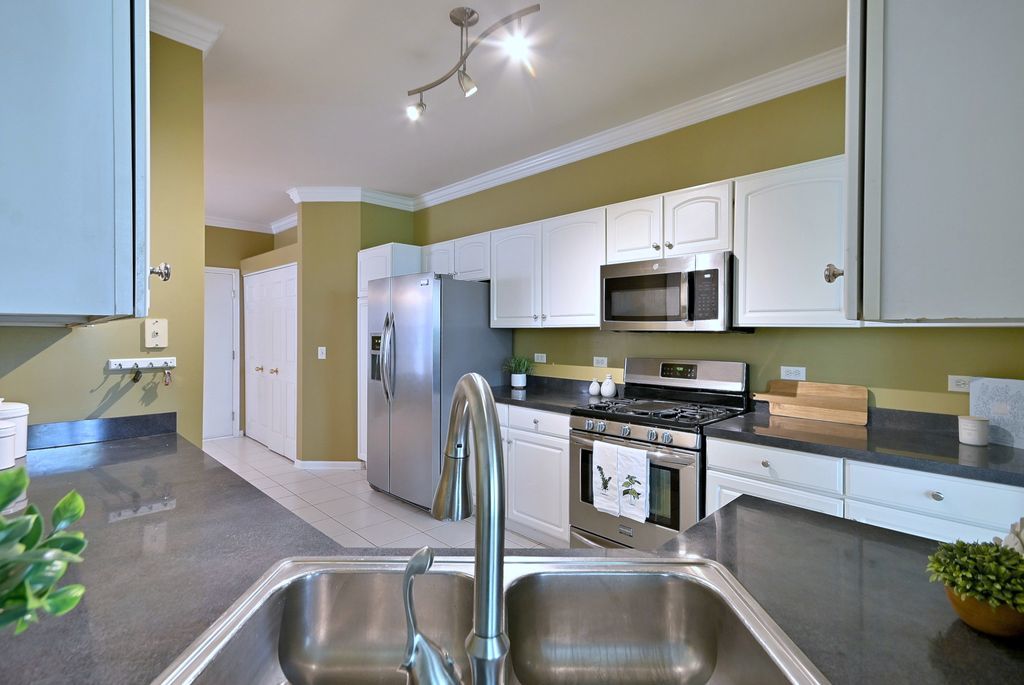 920 Highgate Lane Grayslake, IL 60030 - Photo 13 of 33