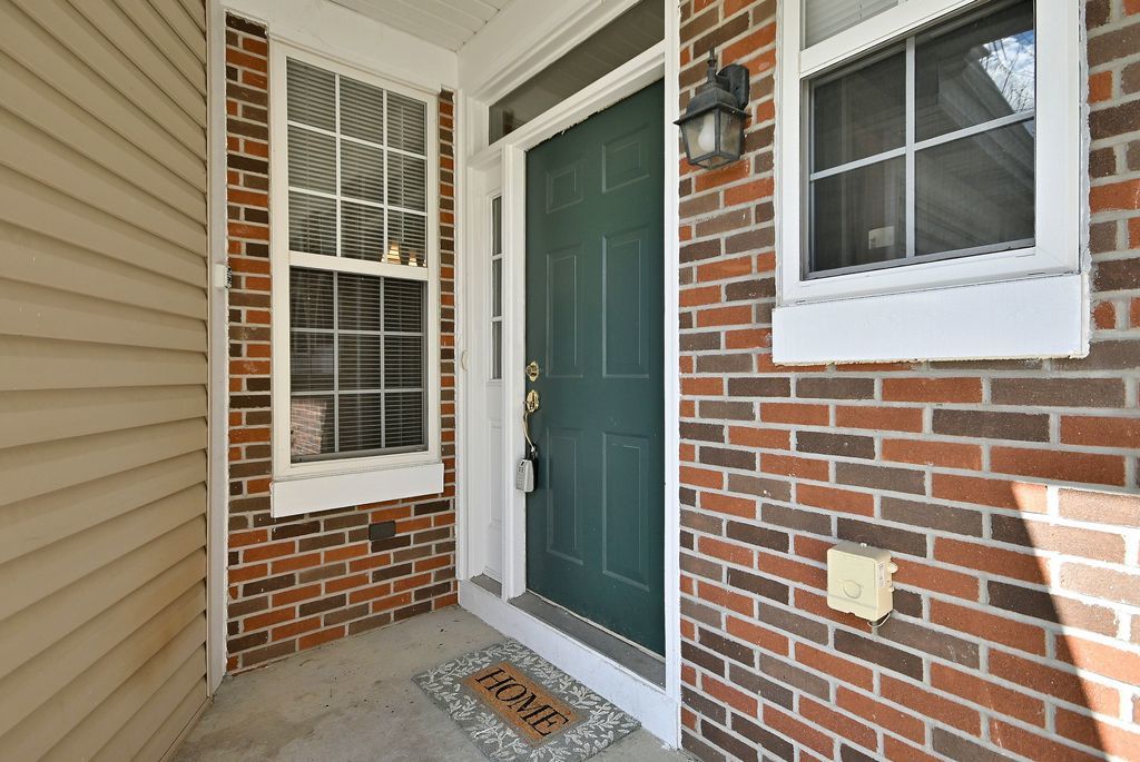 920 Highgate Lane Grayslake, IL 60030 - Photo 3 of 33