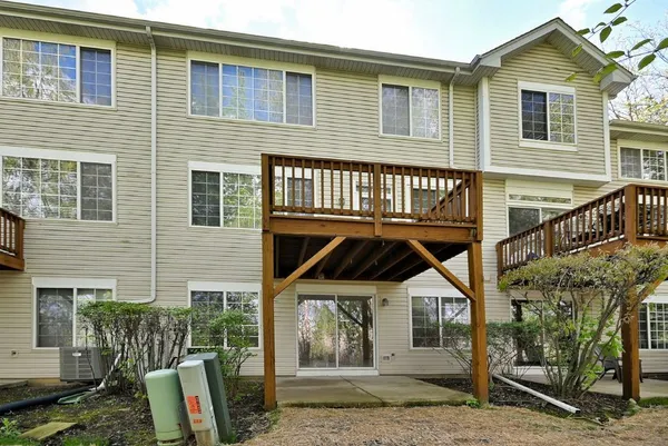 $309,900 | 920 Highgate Lane, Grayslake, IL 60030