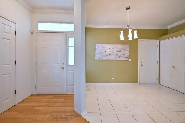$309,900 | 920 Highgate Lane, Grayslake, IL 60030