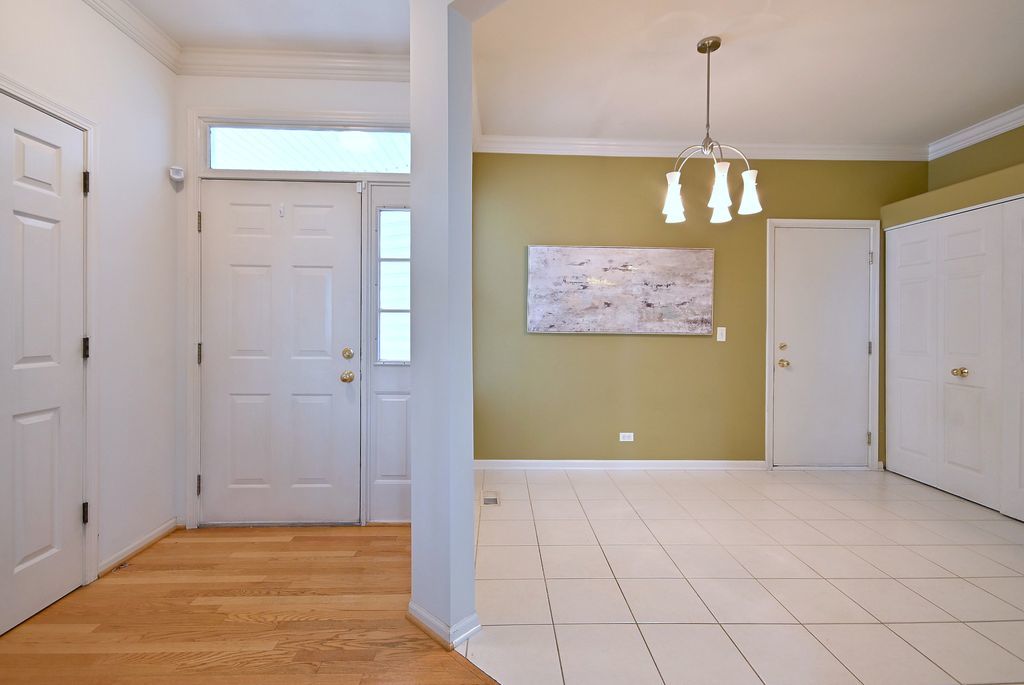920 Highgate Lane Grayslake, IL 60030 - Photo 4 of 33