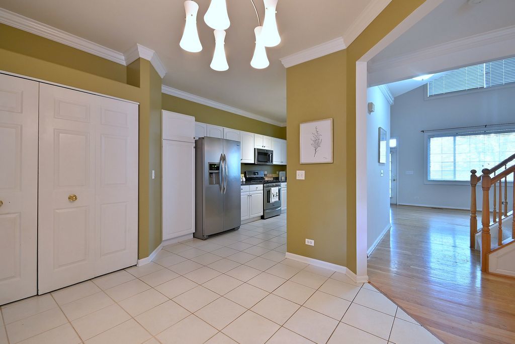 920 Highgate Lane Grayslake, IL 60030 - Photo 5 of 33