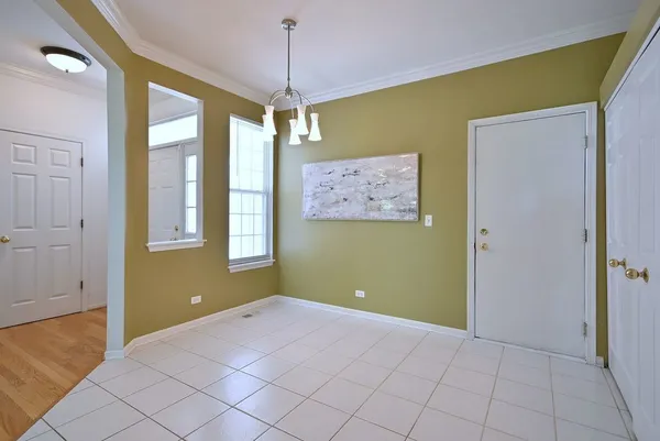 $309,900 | 920 Highgate Lane, Grayslake, IL 60030