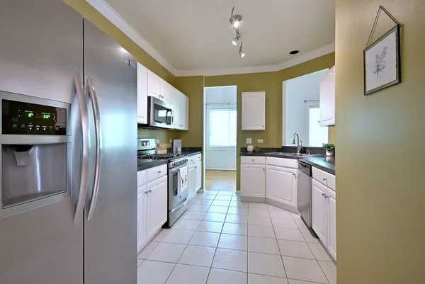 $309,900 | 920 Highgate Lane, Grayslake, IL 60030
