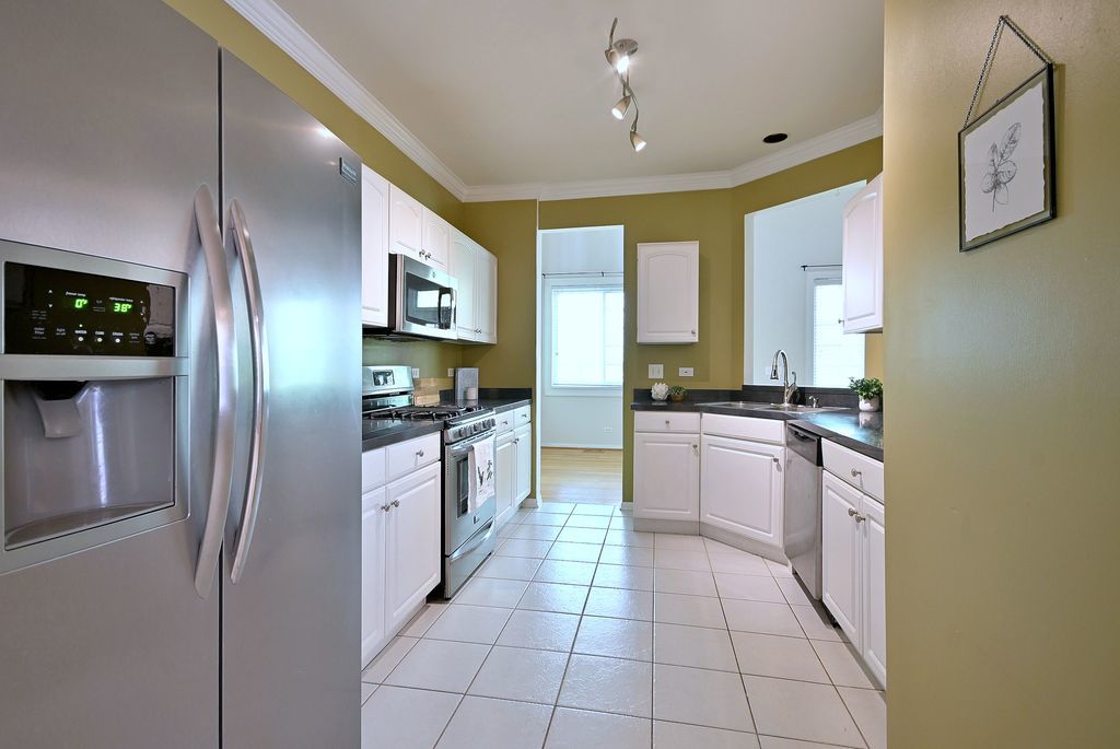 920 Highgate Lane Grayslake, IL 60030 - Photo 10 of 33