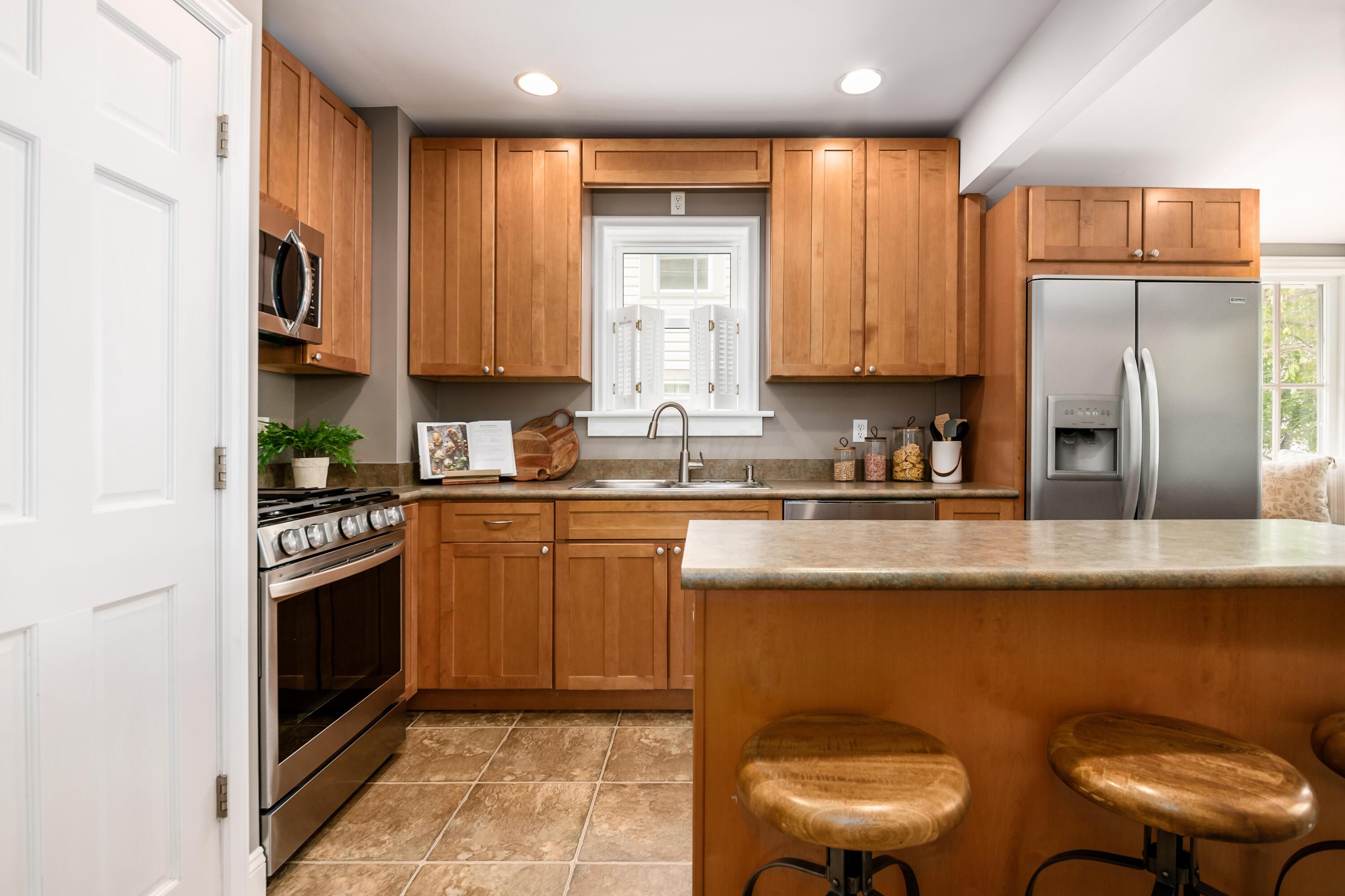 186 East Pacemont Road Columbus, OH 43202 - Photo 23 of 39 186 E Pacemont kitchen 1