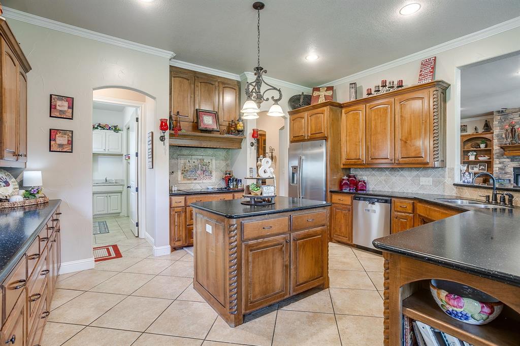 1144 Boling Ranch North Road Azle, TX 76020 - Photo 13 of 40 Main house kitchen
