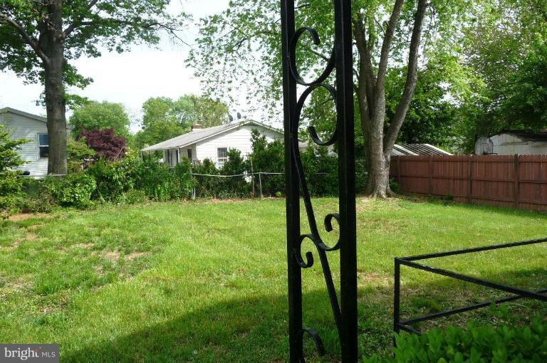 117 Spring Street Gaithersburg, MD 20877 - Photo 20 of 23 a view of outdoor space and yard