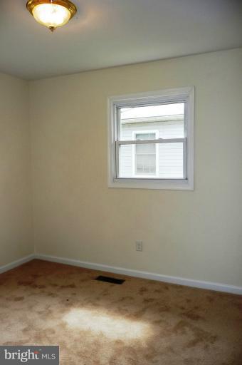 117 Spring Street Gaithersburg, MD 20877 - Photo 6 of 23 an empty room with a window