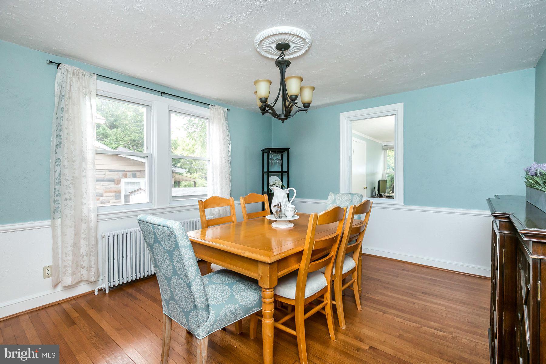 816 Warwick Road Baltimore, MD 21229 - Photo 11 of 44 Dining room with hardwood floors